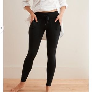 Bundle of 2 pocket play and cuff Aerie leggings